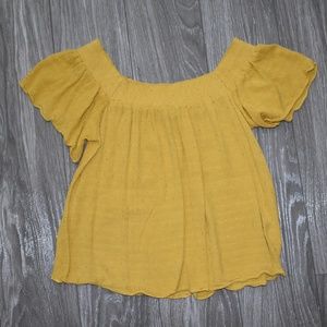 Off the shoulder semi-crop shirt